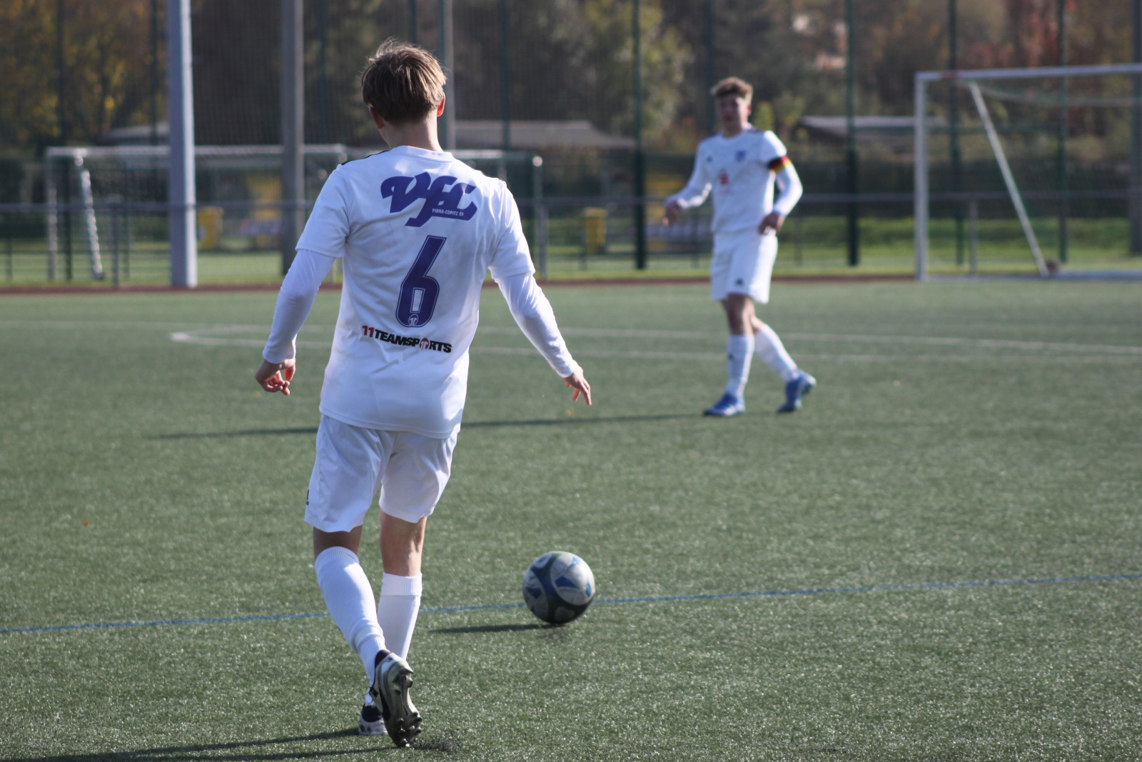 Miteinander kombinieren! Die U19 des VfL Pirna lässt den Ball am liebsten laufen. Foto: Kassandra Große