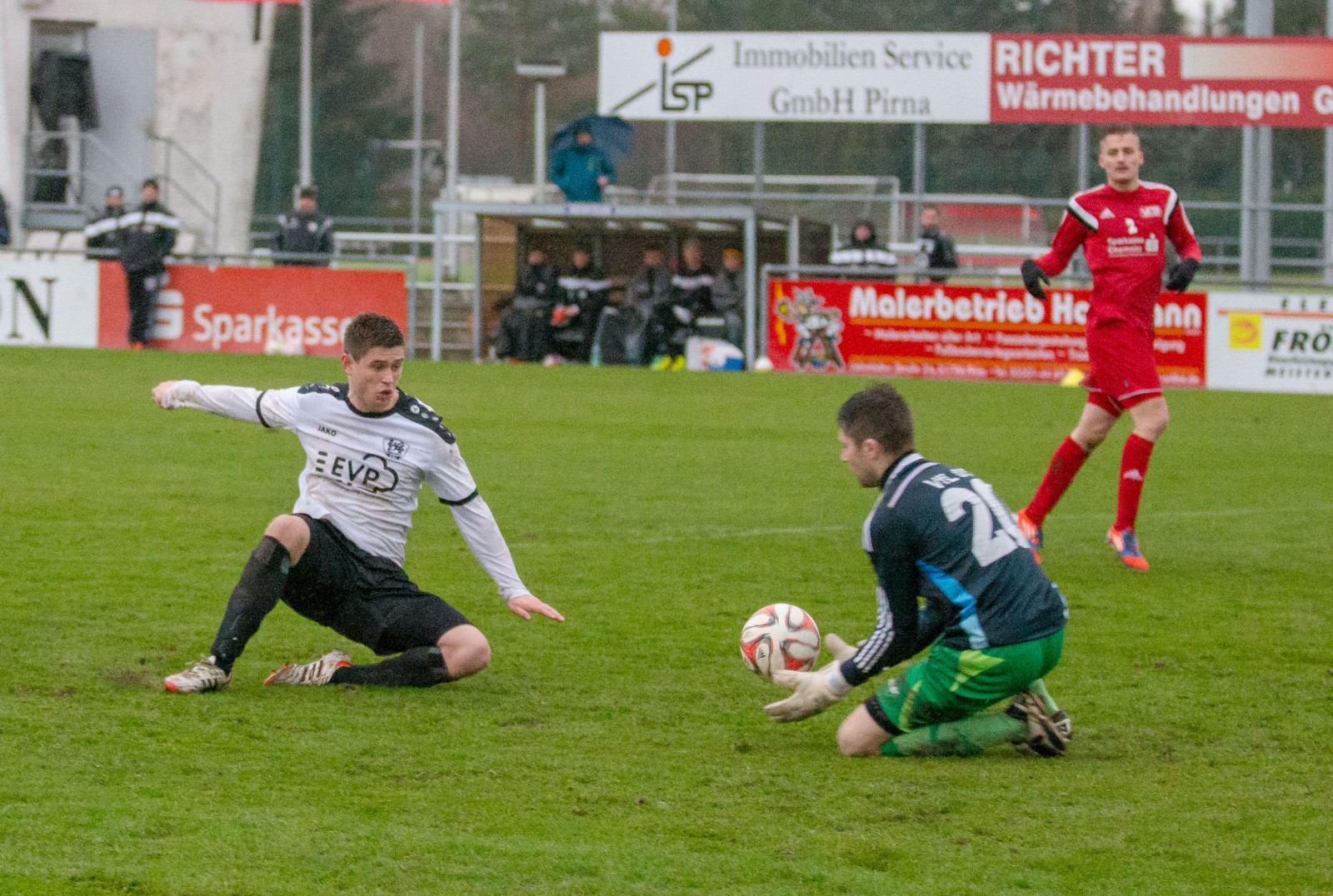 Gute Möglichkeit! VfL-Stürmer Marcel Kleber kommt zum Abschluss. Foto: Marko Förster