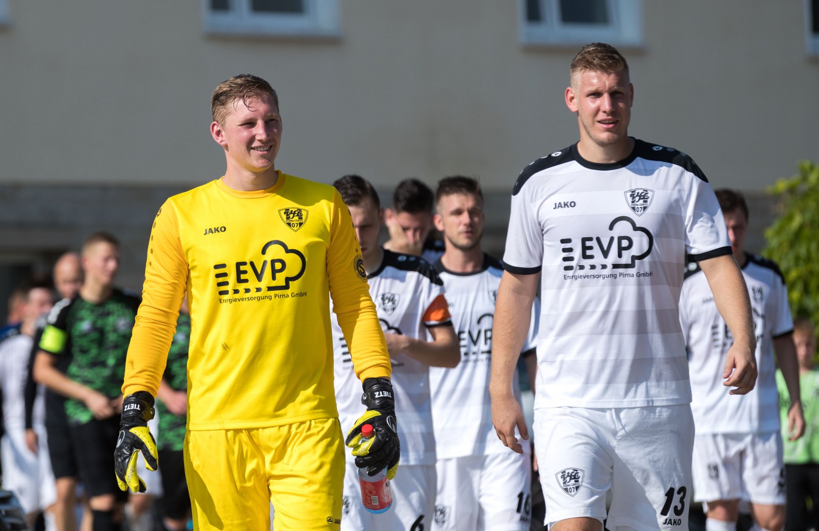 Defensiv-Bollwerk: VfL-Keeper Christian Tietz und VfL-Verteidiger Marco Fischer. Foto: Marko Förster