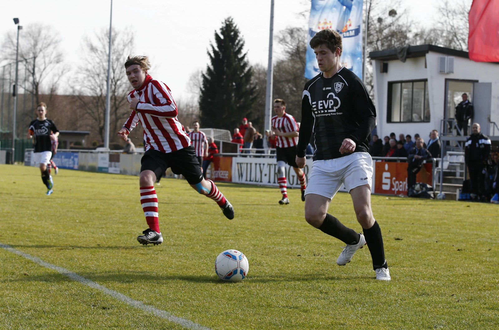 VfL-Kicker Marcel Kleber zieht in den Strafraum. Foto: Marko Förster