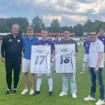 Der VfL Pirna-Copitz bedankt sich bei Oscar Haustein (li.) und Nick Türpe (re.) für den gezeigten Einsatz im lila-weißen Trikot und wünscht den beiden Spielern alles Gute. Foto: VfL/Maximilian Arlt