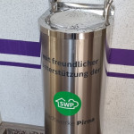 Der VfL Pirna-Copitz dankt seinem Premiumsponsor Stadtwerke Pirna für den Trinkwasser-Spender im VfL-Hauptgebäude. Foto: VfL/rm