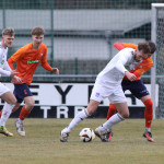 Drängen in Pirnas Offensive gemeinsam nach vorne: VfL-Dribbler Florian Kärger (li.) und VfL-Flügelflitzer Lucas Meister (re.). Foto: Torsten Schwalm (www.torsie.de/borea)