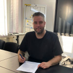 Hat unterschrieben: Der neue VfL-Cheftrainer Nico Kessler freut sich auf seine Aufgabe. Foto: VfL/jd